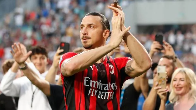 Milan's player Zlatan Ibrahimovic celebrates after winning the Scudetto trophy at the end of the Italian Serie A soccer match US Sassuolo vs AC Milan at Mapei Stadium in Reggio Emilia, Italy, 22 May 2022. ANSA / SERENA CAMPANINI