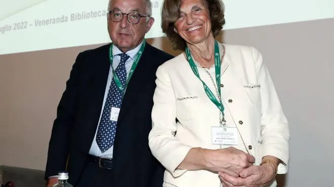 La presidente di Federfarma Lombardia Annarosa Racca col vice Luigi Zocchi