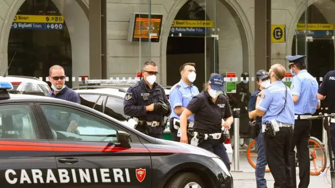 Controlli nella zona della stazione di Bergamo dopo i recenti episodi di violenza