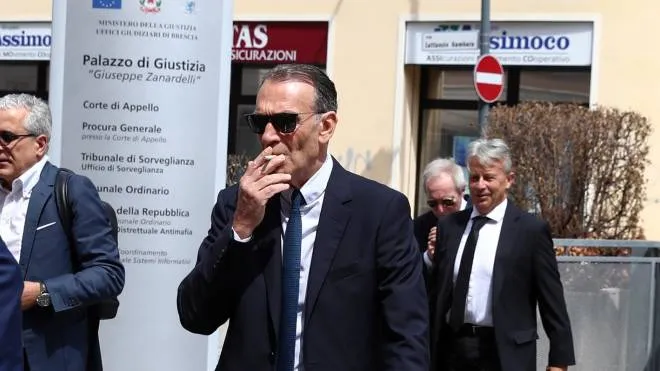 Massimo Cellino, presidente del Brescia Calcio, fuori dal tribunale