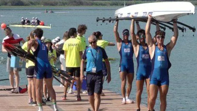 La sfida mondiale tra i campioni del canottaggio sul lago di Varese ha portato. in provincia migliaia di turisti