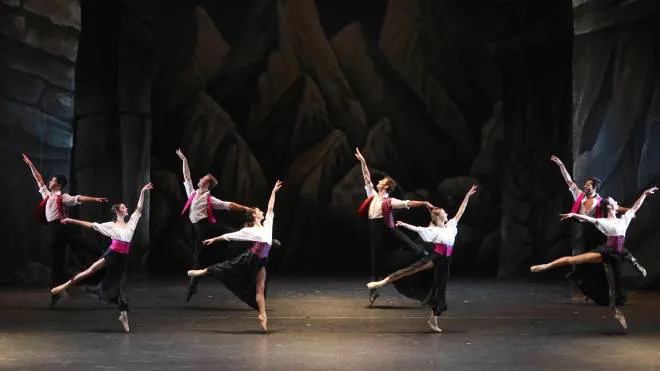 Un momento della Carmen messa in scena dagli artisti del Balletto di Milano, che la riproporranno questa sera al Castello Sforzesco (Foto Carla Moro &amp; Aurelio Dessì)