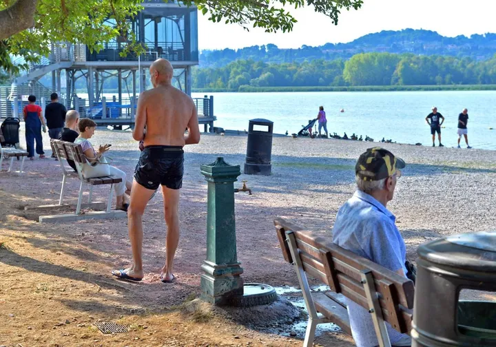 Dopo anni il lago di Varese ha riacquistato la balneabilità Così la provincia degli specchi d’acqua aggiunge un nuovo lido per i bagnanti