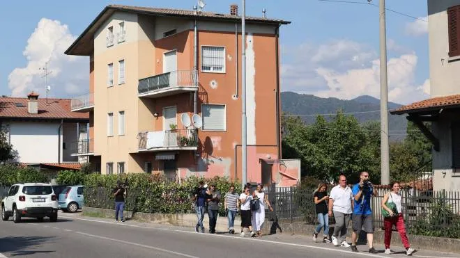 La palazzina di via Gallo dove vive la famiglia di Yussef Il bambino è ora ricoverato all’ospedale di Bergamo in prognosi riservata dopo essere stato sottoposto a un intervento chirurgico