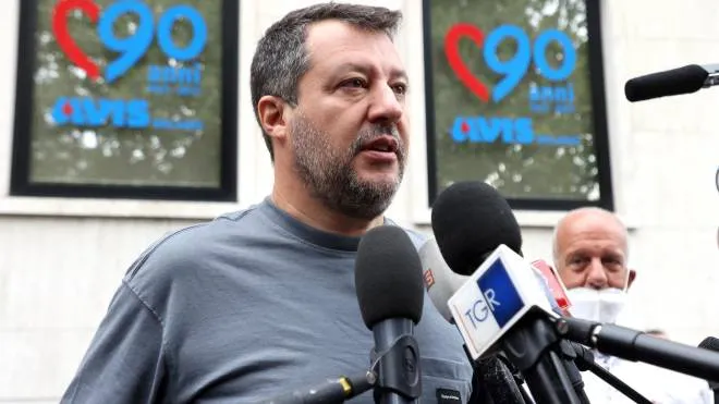 Il segretario della Lega Matteo Salvini al centro Avis in largo Donatori del Sangue a Milano, 19 Agosto 2022.
ANSA / MATTEO BAZZI