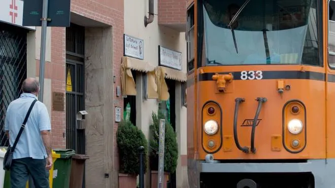 I pendolari temono che la Milano-Limbiate segua la stessa sorte del tram di Desio
