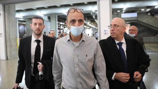 epa09575593 Shmuel Peleg (C), grandfather of six-year-old Eitan Biran, the sole survivor of a deadly Mottarone cable car crash in Italy, arrives at the Justice Court for Legal appeal discussion, in Tel Aviv, Israel, 11 November 2021. Italy has issued an international arrest warrant against Shmuel Peleg on suspicion of kidnapping, after Peleg brought his grandson Eitan to Israel.  EPA/ABIR SULTAN