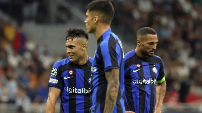 From L to R: Inter Milan�s Lautaro Martinez and his teammates \Joaquin Correa and Danilo D?Ambrosio react during the UEFA Champions League Group C  match  between FC Inter  and  Fc Bayern Munchen   at Giuseppe Meazza stadium in Milan, 7 September 2022.
ANSA / MATTEO BAZZI