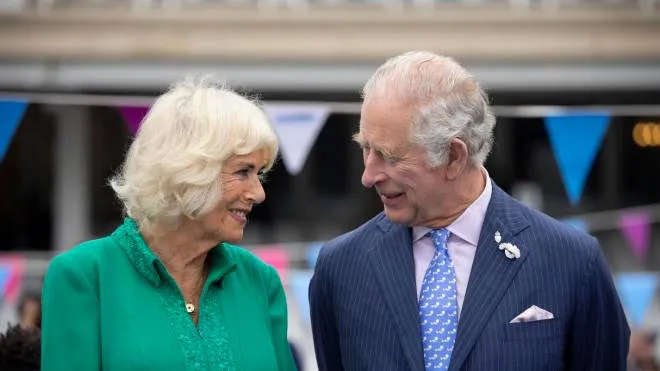 epa09997072 Britain's Prince Charles, the Prince of Wales (R) and Camilla Duchess of Cornwall (L) attend The Big Lunch at the Oval Kennington to celebrate Britain's Queen Elizabeth II Platinum Jubilee in London, Britain, 05 June 2022. Many street and garden parties across the UK celebrate the Queen's Platinum Jubilee, marking the 70th anniversary of her accession to the throne on 06 February 1952.  EPA/TOLGA AKMEN