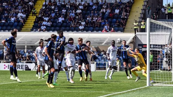Goal canceled at Atalanta's Teun Koopmeiners during the Italian Serie A soccer match Atalanta BC vs US Cremonese at the Gewiss Stadium in Bergamo, Italy, 11 September 2022.
ANSA/PAOLO MAGNI