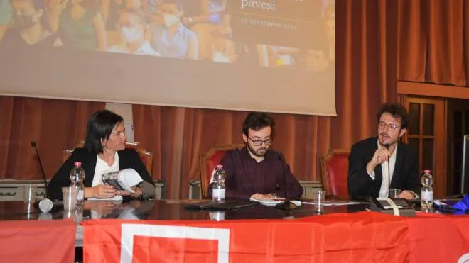 Da sinistra, Debora Roversi, Diego Vollaro del direttivo Udu e Simone Agutoli