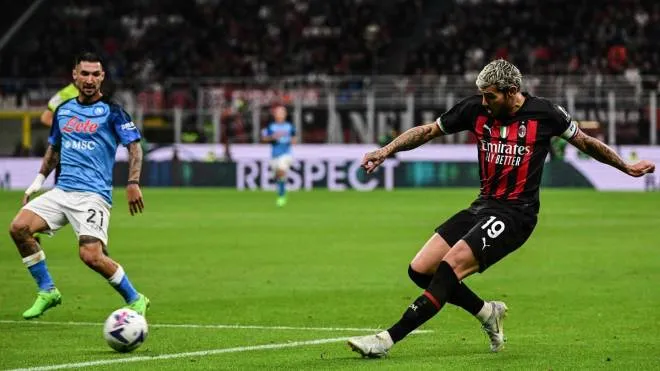 AC Milan's French defender Theo Hernandez centres the ball past Napoli's Italian forward Matteo Politano during the Italian Serie A football match between AC Milan and Napoli on September 18, 2022 at the San Siro stadium in Milan. (Photo by MIGUEL MEDINA / AFP)