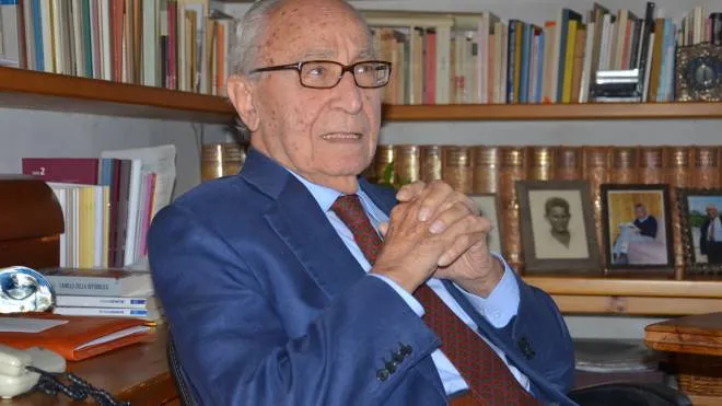 Virginio Rognoni, scomparso ieri all’età di 98 anni. Nella vita è stato politico, avvocato e docente
