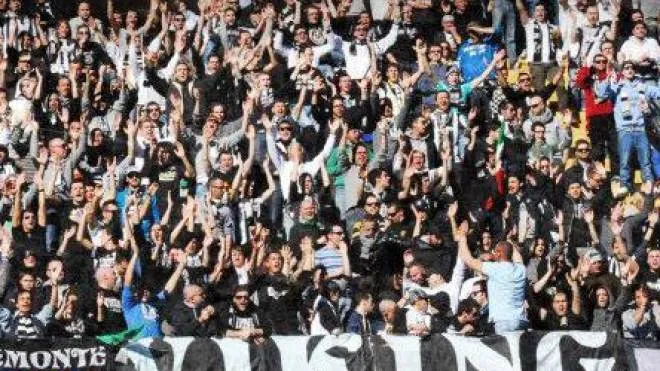 Allontanati per due anni dagli stadi due ultras milanesi della Juventus a causa di cori razzisti contro i rivali fiorentini