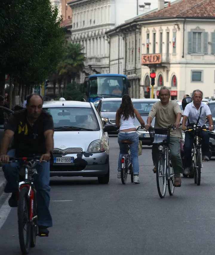 Nonostante la pericolosità di molte strade cittadine, la bicicletta resta uno dei mezzi preferiti per muoversi