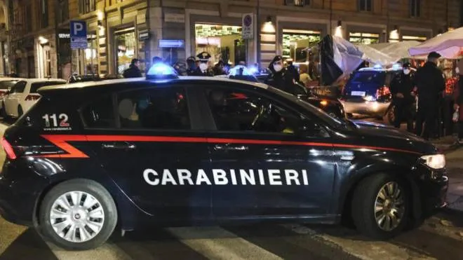 Carabinieri durante le operazioni di controllo a Milano, 20 febbraio 2022.
ANSA/CARABINIERI
+++ ANSA PROVIDES ACCESS TO THIS HANDOUT PHOTO TO BE USED SOLELY TO ILLUSTRATE NEWS REPORTING OR COMMENTARY ON THE FACTS OR EVENTS DEPICTED IN THIS IMAGE; NO ARCHIVING; NO LICENSING +++