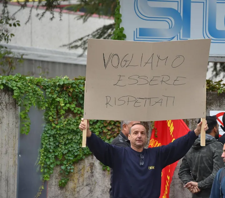 I lavoratori della Sitem sono in sciopero permanente e chiedono il rispetto degli impegni economici assunti