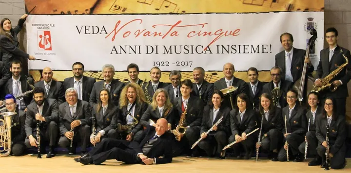 Il Corpo Musicale San Luigi diretto da Enea Bezzi, nato nell’ambito delle attività dell’oratorio