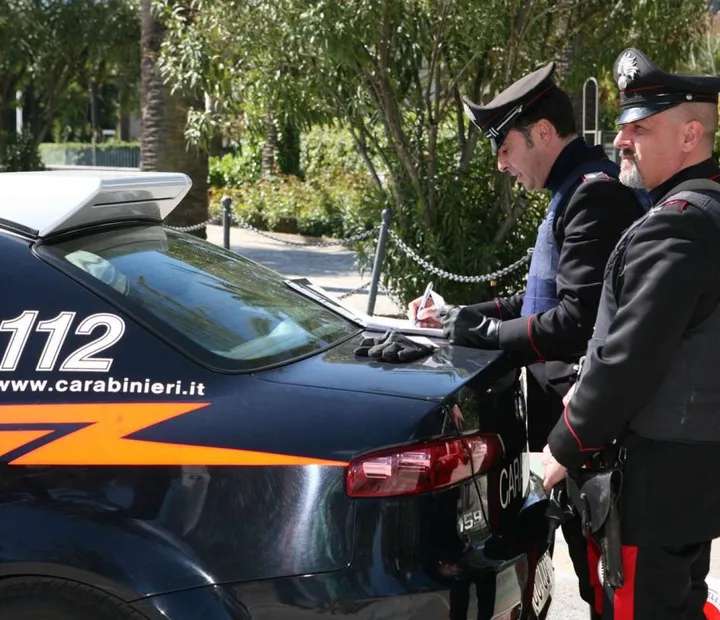Militari in azione Ieri i carabinieri della compagnia di Breno e del Nucleo Ambientale hanno acquisito una serie di documenti riguardanti la ex Selca di Forno Allione di Berzo Demo