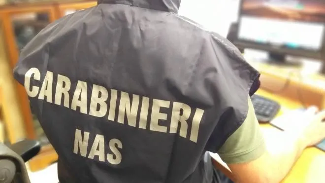 A casa del finito medico i carabinieri del Nas hanno trovato una montagna di farmaci