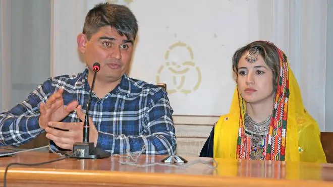 Walimohammad Atai, 26 anni, con la moglie Homaira, 21 anni. Hanno acquistato una casa a Pavia