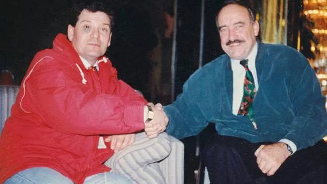 Il presidente del Motoclub Enduro Tem di Melegnano, Giacomo Tansini con il pilota campione di Formula 1 Clay Regazzoni, scomparso nel 2006