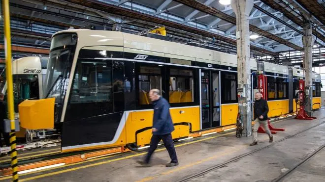 NUOVO TRAM Si chiama Tramlink il primo nuovo tram realizzato da Stadler Valencia che, insieme agli altri 79 della commessa,. rinnoverà la flotta di Atm