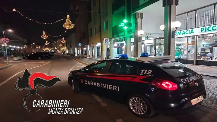 Il bandito solitario ha colpito alla farmacia Nuova Brianza lungo la Monza-Saronno