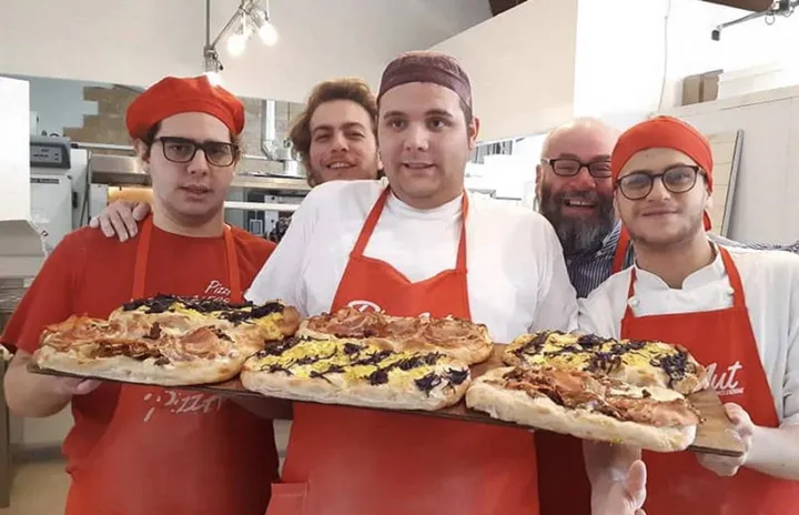 I ragazzi speciali di PizzAut sono pronti a inaugurare il 2 aprile un secondo ristorante a Monza in via Philips dopo quello di Cassina de’ Pecchi
