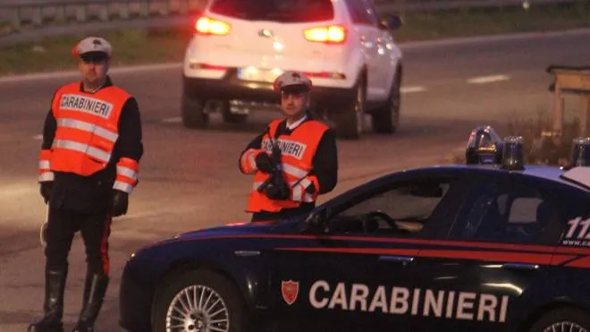 Una pattuglia dei carabinieri della Compagnia di Monza lungo viale Elvezia