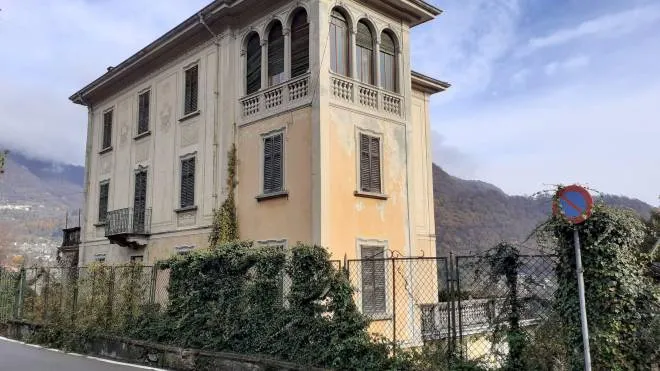 La splendida Villa Liberty sul lago di Como acquistata nel 1934 dal Comune di Milano per 100mila lire Ora la base d’asta supera il milione