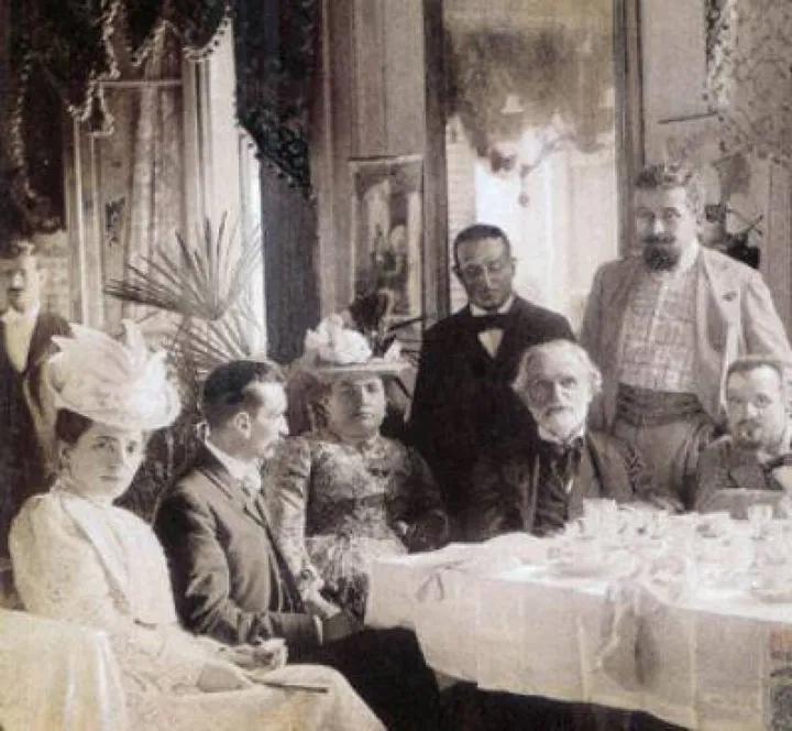 Giuseppe Verdi e la moglie Giuseppina Strepponi durante un pranzo di Natale a villa Sant’Agata, residenza del celebre compositore in provincia di Piacenza