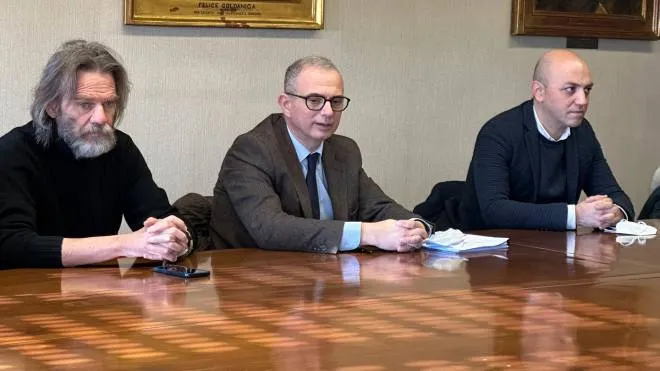 Da sinistra il direttore sanitario Paolo Bernocchi il direttore generale dell’Asst di Lodi Salvatore Gioia e il sindaco Francesco Passerini