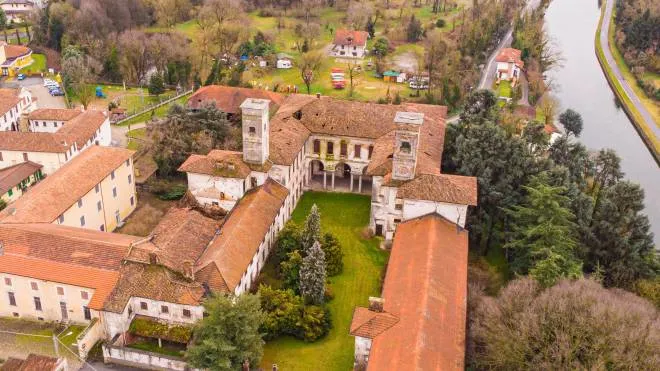 Castelletto di Cuggiono: l’imponente complesso della prestigiosa. Villa Clerici