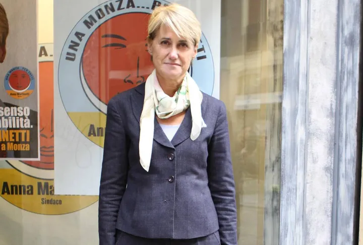 Anna Martinetti ex preside in pensione con la sua associazione “Una Monza per Tutti” aveva promosso una campagna contro il gioco d’azzardo patologico sfociata nell’approvazione del primo regolamento in città per limitarne gli orari e le modalità