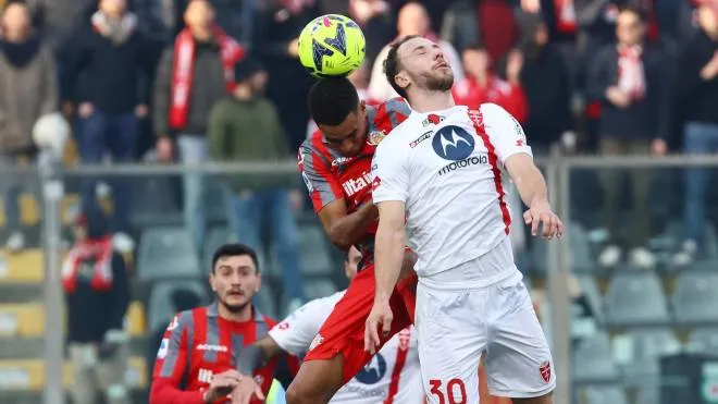Carlos Augusto Monza� s (R) and Charles Pickel Cremonese's in action during the Italian Serie A soccer match US Cremonese vs AC Monza at Giovanni Zini stadium in Cremona, Italy, 14 January 2023.
ANSA/FILIPPO VENEZIA