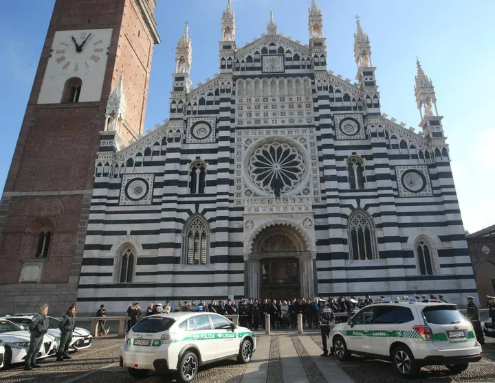 Dopo la messa, in piazza Duomo è avvenuta la benedizione di uomini e mezzi