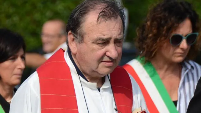 Don Giuseppe Farioli, parroco 80enne di Bosisio Parini