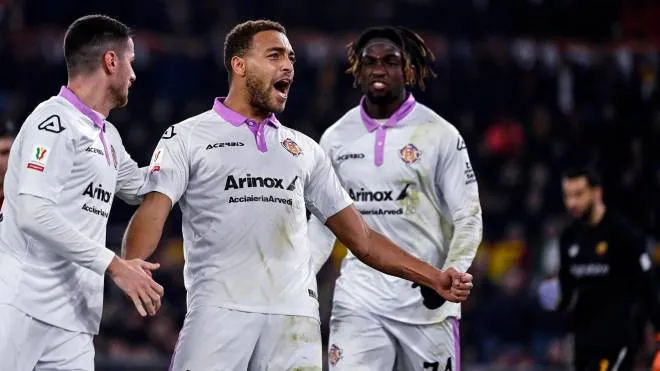Cremonese's Cyriel Dessers (C) celebrates his goal with teammates during the Coppa Italia soccer match between AS Roma and US Cremonese at the Olimpico stadium in Rome, Italy, 1 February 2023. ANSA/RICCARDO ANTIMIANI