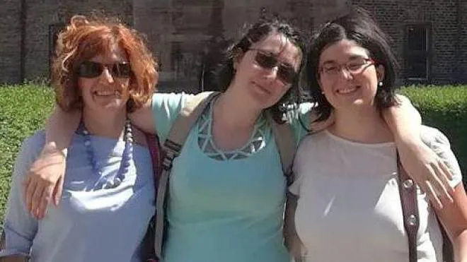 Laura Ziliani, 55 anni, insieme alle figlie Paola e Silvia Zani, all’epoca di 19 e 27 anni Le sorelle sono a processo insieme a Mirto Milani, fidanzato di una e amante dell’altra