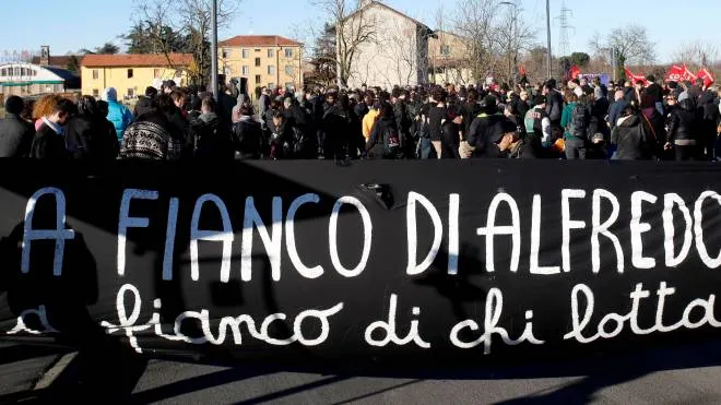 Presidio anarchico in solidariet� di Alfredo Cospito davanti al carcere di Opera in via camporgnago a Milano, 4 febbraio 2023.ANSA/MOURAD BALTI TOUATI