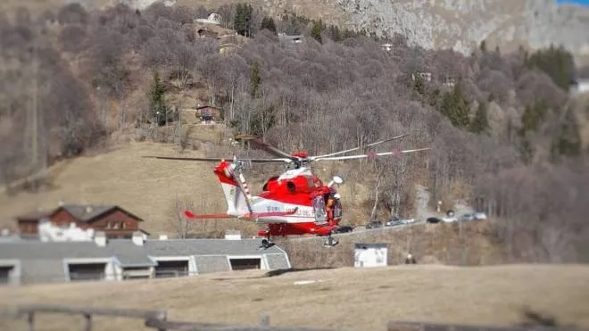 L'elicottero Drago dei vigili del fuoco intervenuto sulla Grignetta