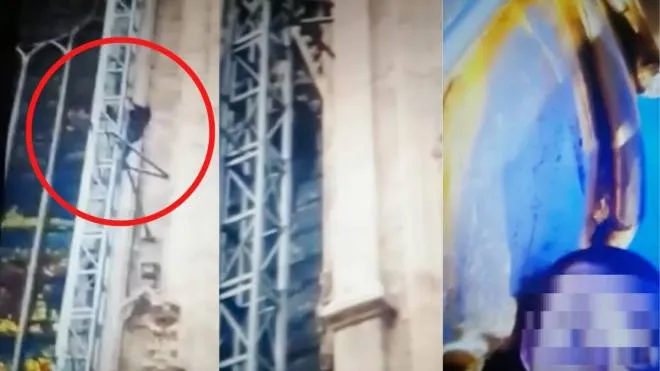 Nel tondo rosso, il climber polacco si arrampica sulle impalcature del Duomo