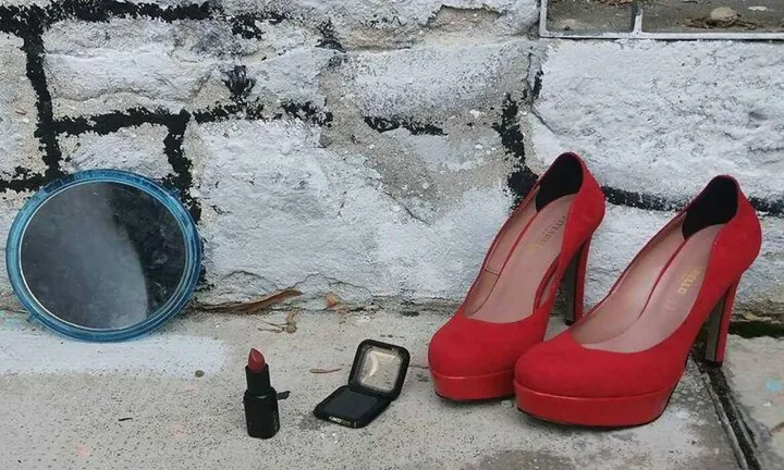 Le scarpe rosse sono il simbolo di chi lotta per difendere le donne dalla violenza