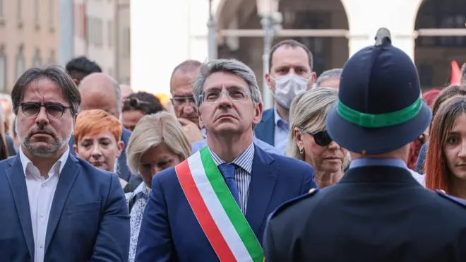 Roberto Cammarata (s) e il sindaco Emilio Del Bono, durante la commemorazione strage di piazza Loggia, Brescia 28 Maggio 2022. ANSA/ FILIPPO VENEZIA