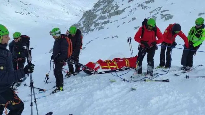 Sos in montagna: un intervento degli operatori del Soccorso alpino