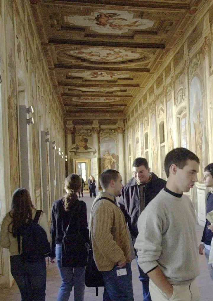 Una vecchia immagine degli studenti di Filosofia a Palazzo Borromeo