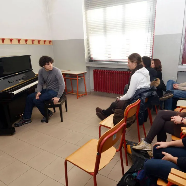 Una lezione al liceo Grassi di Lecco Si contano. 3.302 ragazze e ragazzi che andranno in una delle scuole del territorio