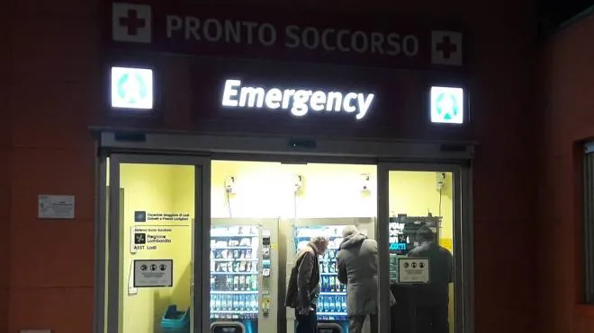L’ingresso del Pronto soccorso dell’ospedale di Lodi; sopra, Pasquale Mozzillo