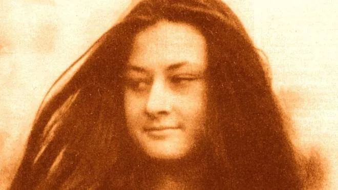 Cristina Mazzotti aveva 18 anni nel 1975, quando venne rapita e uccisa dai sequestratori. Sotto, due ritratti della giovane realizzati dalla madre e ancora gelosamente conservati nella casa di famiglia. Il processopotrebbe portare a una svolta